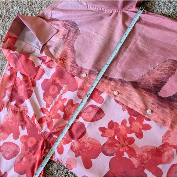 Kidsofbrokenfuture Kardi Pink Printed V-neck Logo Short Sleeve Button Shirt - Picture 5 of 8